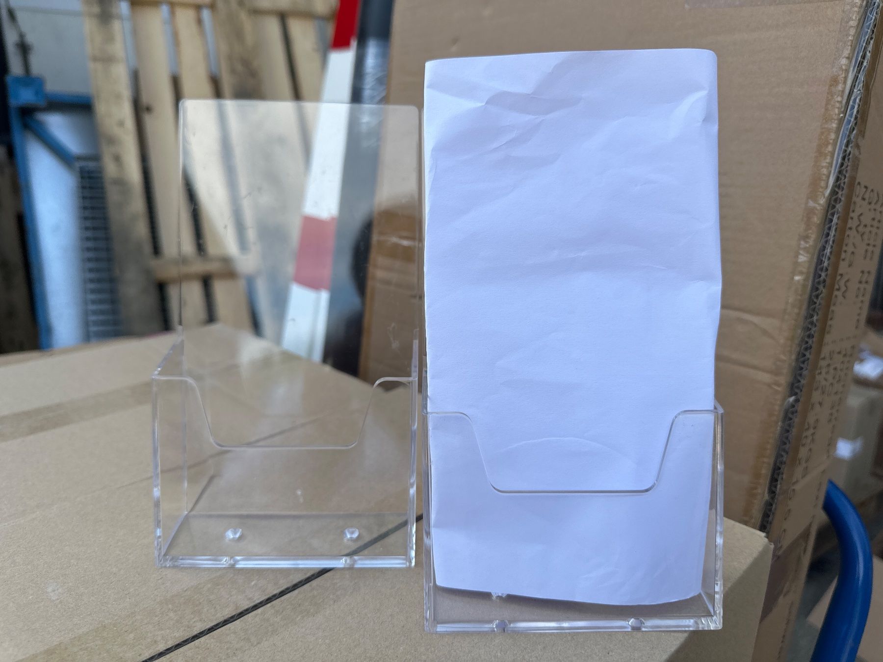 Allestimento di negozi e stand fieristici: neue Prospekthalter-System aus Polystyrol 2 Stk. – Nuovo e nell'imballaggio originale da Necker venduto da liq24 1