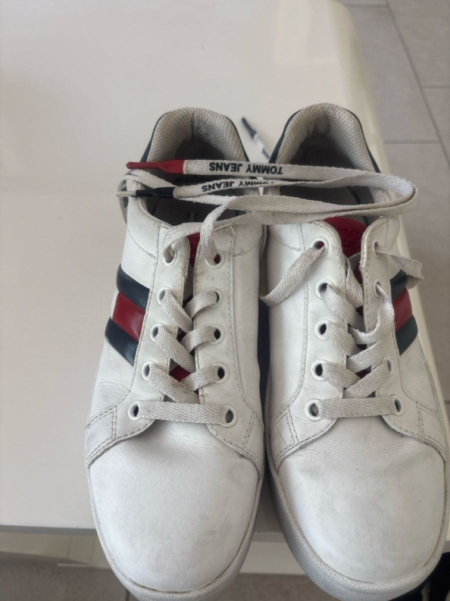 Tommy Hilfiger Scarpe da donna: Tommy Jeans baskets, cuir blanc, Taille 40, printemps – Usato da monthey venduto da cir_6cym