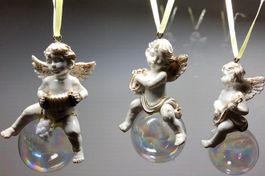 3 Engel auf Glaskugel + Musik Instrument Weiss Gold