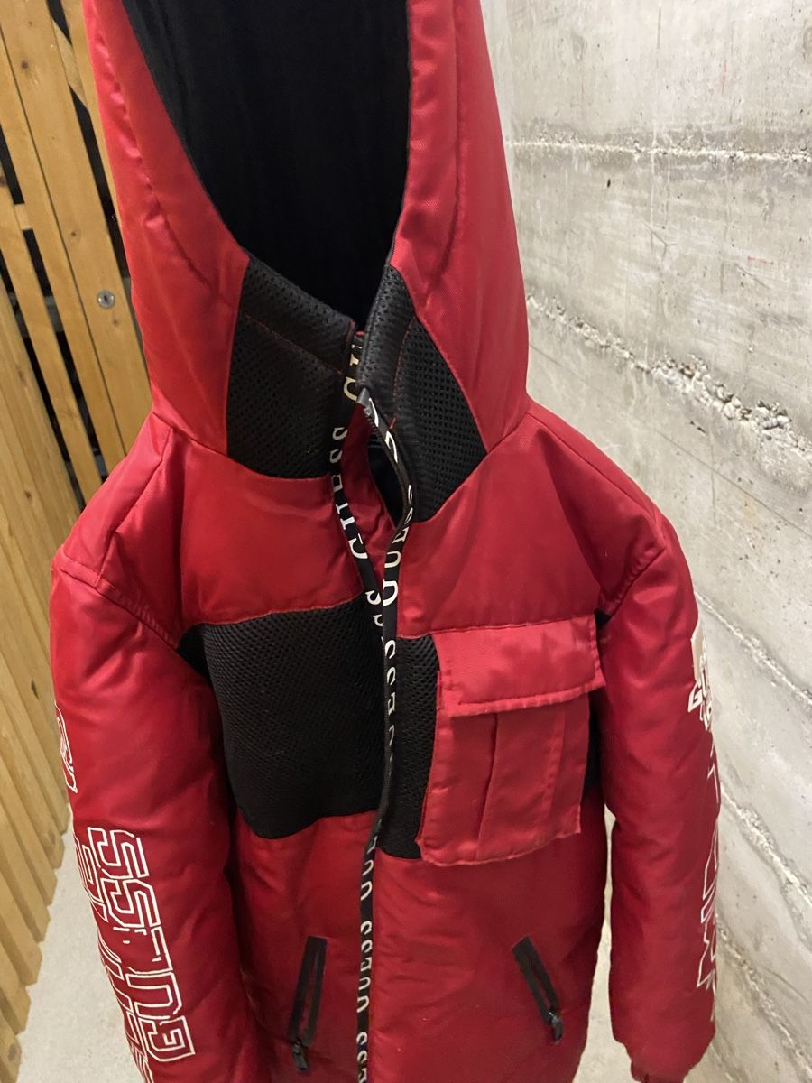 Guess Giacche: Veste rouge guess – Usato da Onex venduto da dramirezch