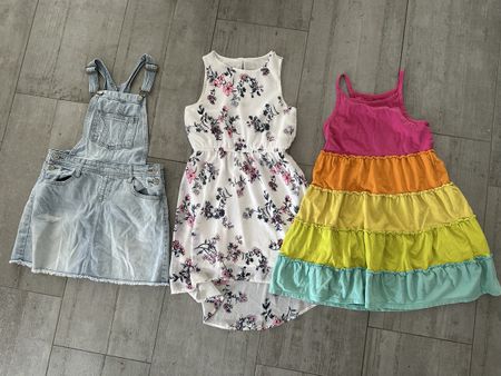 Sommerkleider Mädchen Grösse 140 3 Stk. ☀️☀️👗