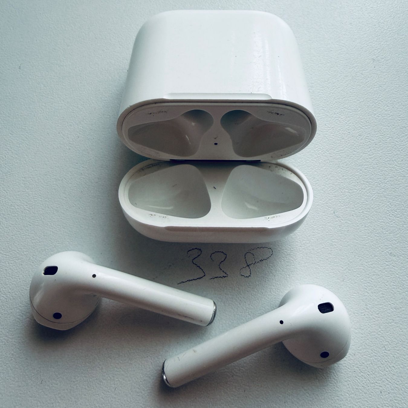 Apple Kopfhörer: Original Apple AirPods 2 Gen. Wireless Kopfhörer & Case – Gebraucht aus Basel von MY.AIRPODS.SHOP 4