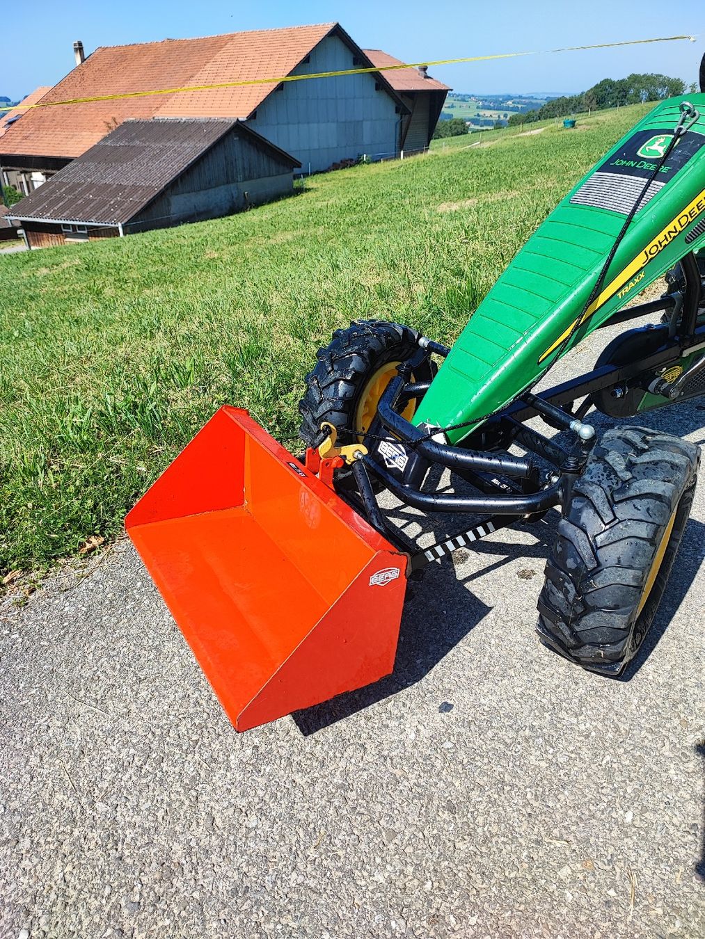 John Deere Veicoli per bambini: Go Kart Berg, Kindertraktor  – Usato da Romanens venduto da Crisup 3