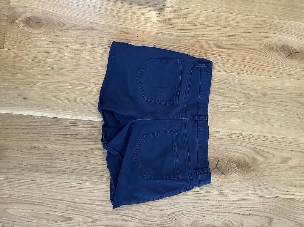 Pantaloni: Navy Blue Casual Shorts – Usato da Zürich venduto da carlottaf 1