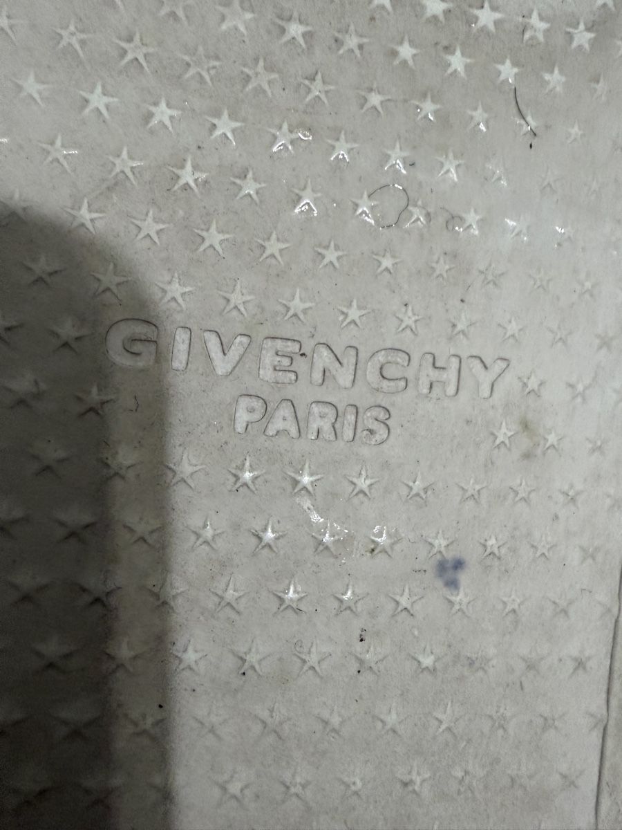 Givenchy Chaussures hommes: Ciabatte Givenchy Paris Bianche Tg 41 Usate – D'occasion à Lugano par can_xdd8 7
