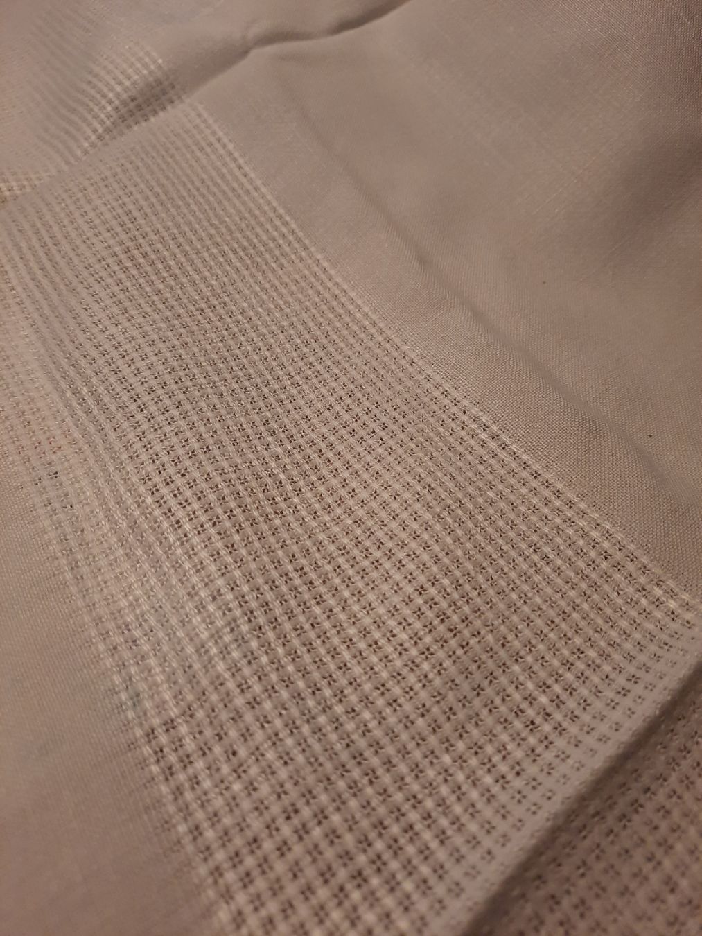 Altra biancheria da tavola: elegante, schlichte kl. TISCHDECKE – Usato da Busswil BE venduto da balu37 3