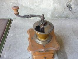 Kaffeemühle antik Messing Holz mit Schild guter Zustand