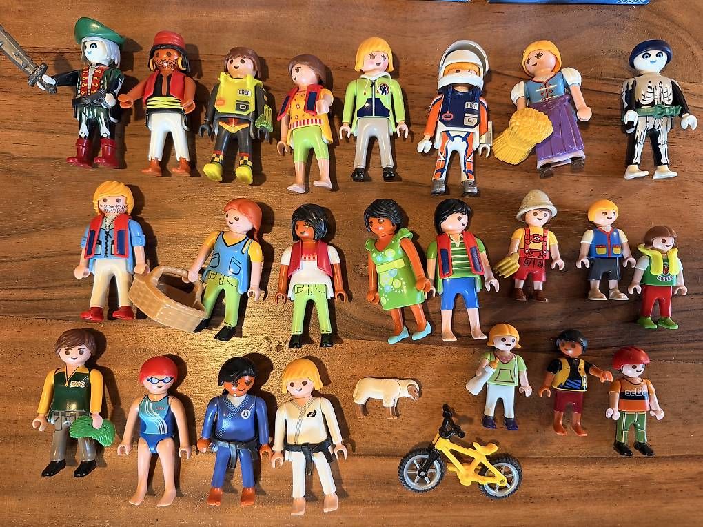Giocattoli: Playmobil personnage à choisir  – Usato da Essertines-Yverdon venduto da clemesitpa