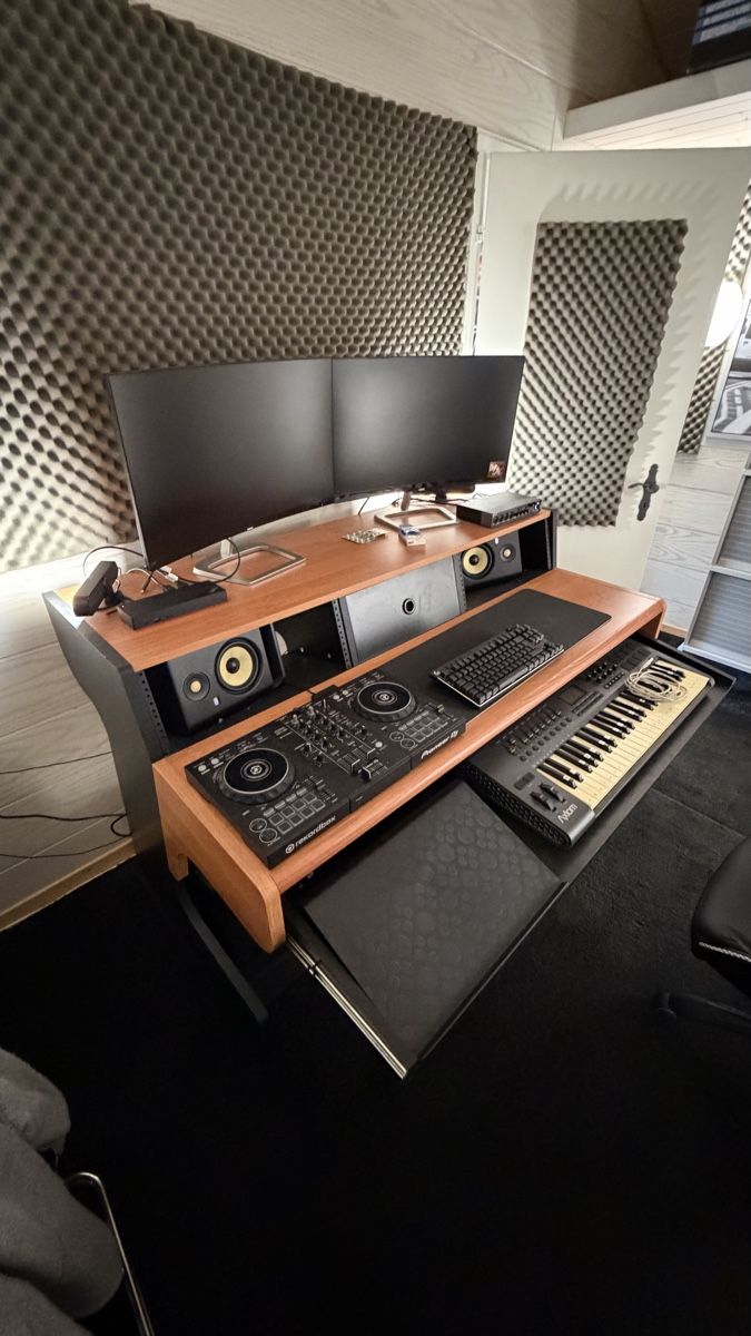 Bureaux: Zaor Producer Desk  – D'occasion à Rebstein par mario.aspire