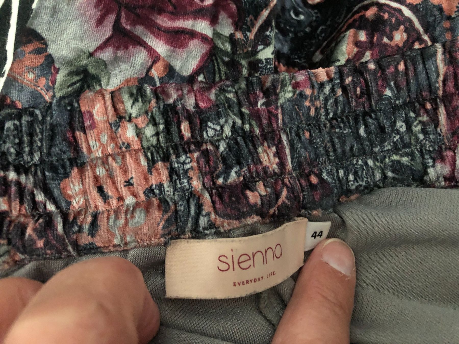 Pantaloni: Samthose mit Blumenmuster, Gr. 44, Herbst/Winter Top! – Usato da Arlesheim venduto da OmnIa55 6