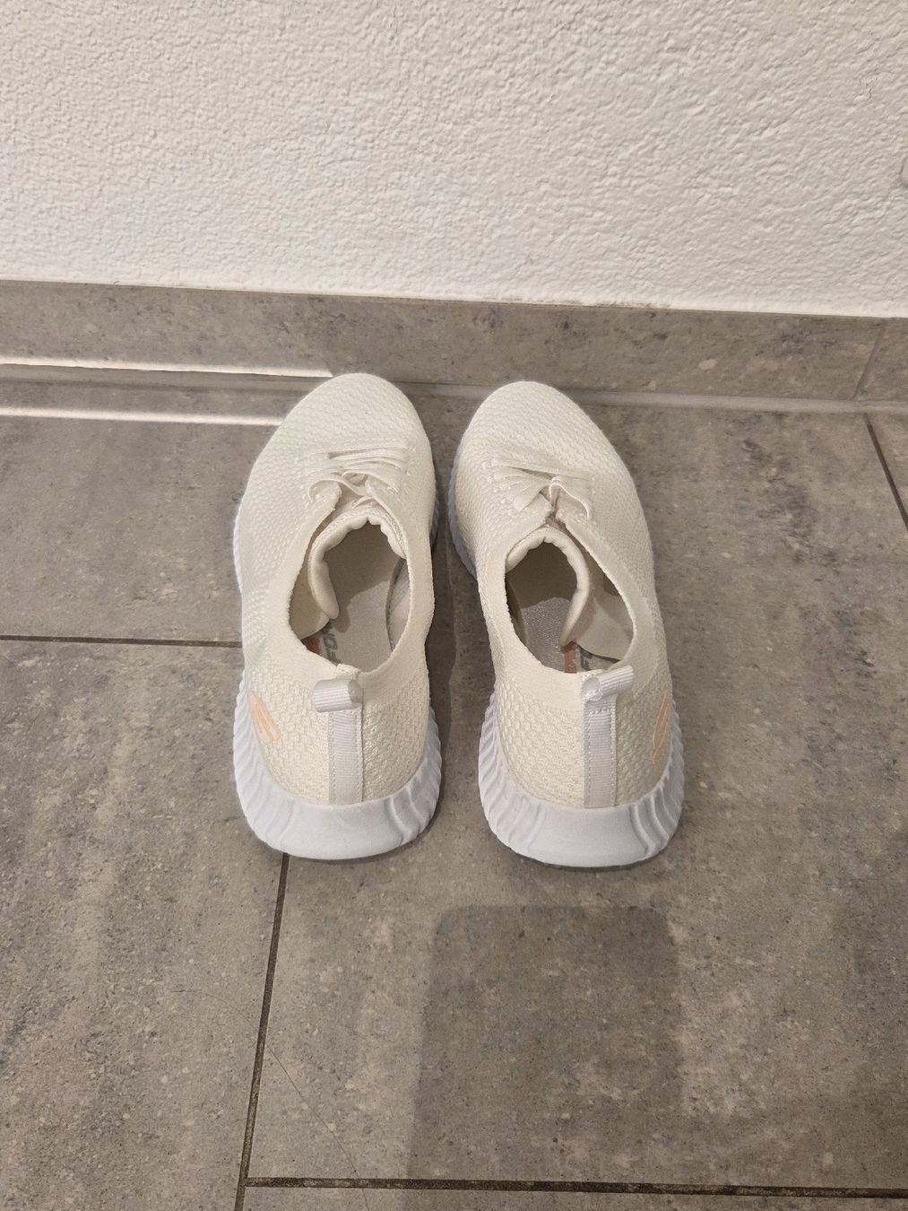 Skechers Scarpe da donna: Skechers Sneaker – Usato da Wiesendangen venduto da Sinhuk 1