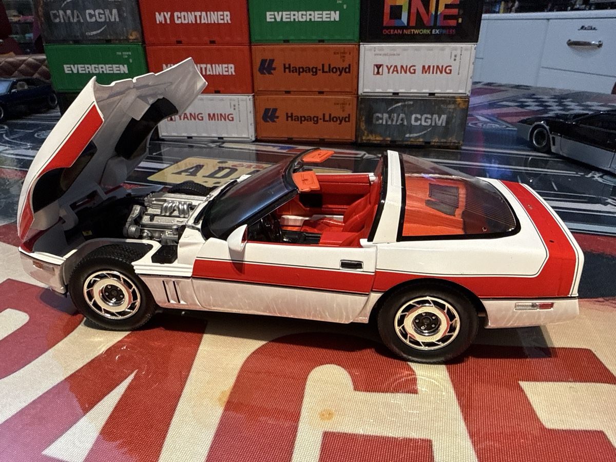 Chevrolet Modellini d'auto: A-Team Corvette C4 Weiss-Rot  1:18 – Usato da Basel venduto da Zomeg 8