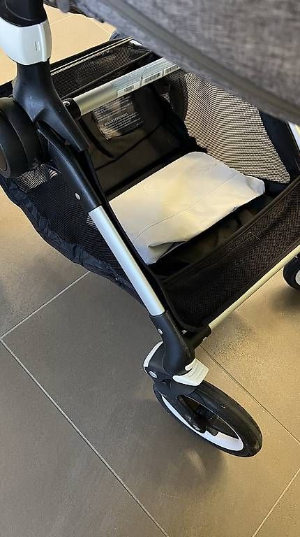 Carrozzine: Bugaboo Fox grau mit Zubehör – Usato da Hergiswil NW venduto da Gerrywell01 2