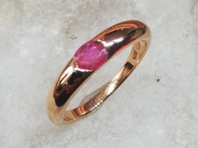 Anelli: Traumhafter 750 Goldring mit 1 Rubin – Nuovo (secondo la descrizione) da Unterägeri venduto da Altgoldschmuck