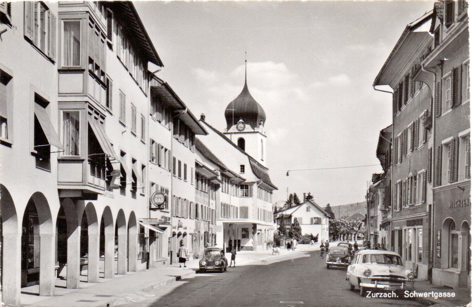 Cartoline postali: ZURZACH Schwertgasse mit Auto – Usato da Jona venduto da philajona