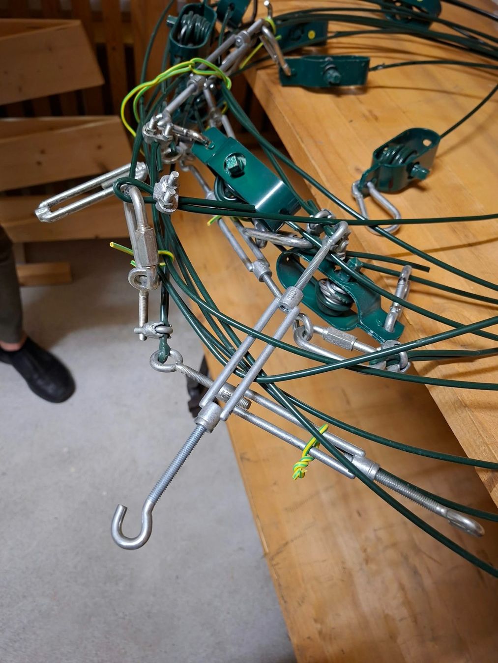 Eisenwaren: Drahtspanner inkl. Kabel – Gebraucht aus Unterentfelden von 4Bartlis