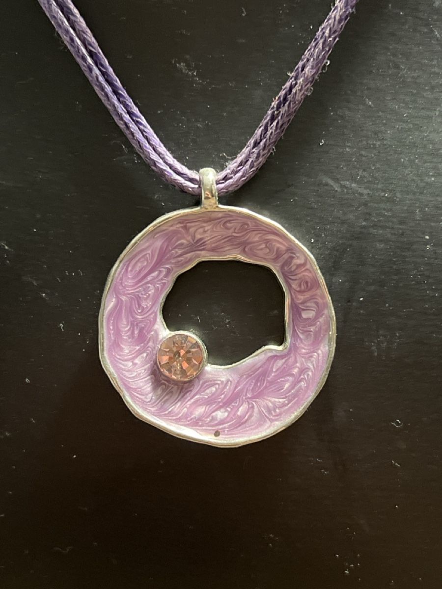 Catenine: Lila Halskette mit Anhänger – Usato da Seon venduto da Sunny-Schmuck78 1