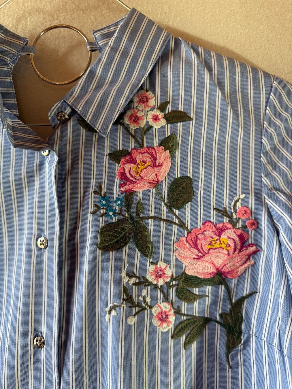 Camicette: Gestreifte Bluse mit Blumenmuster  ca Gr. S – Usato da Grosswangen venduto da second_hand_dress 1