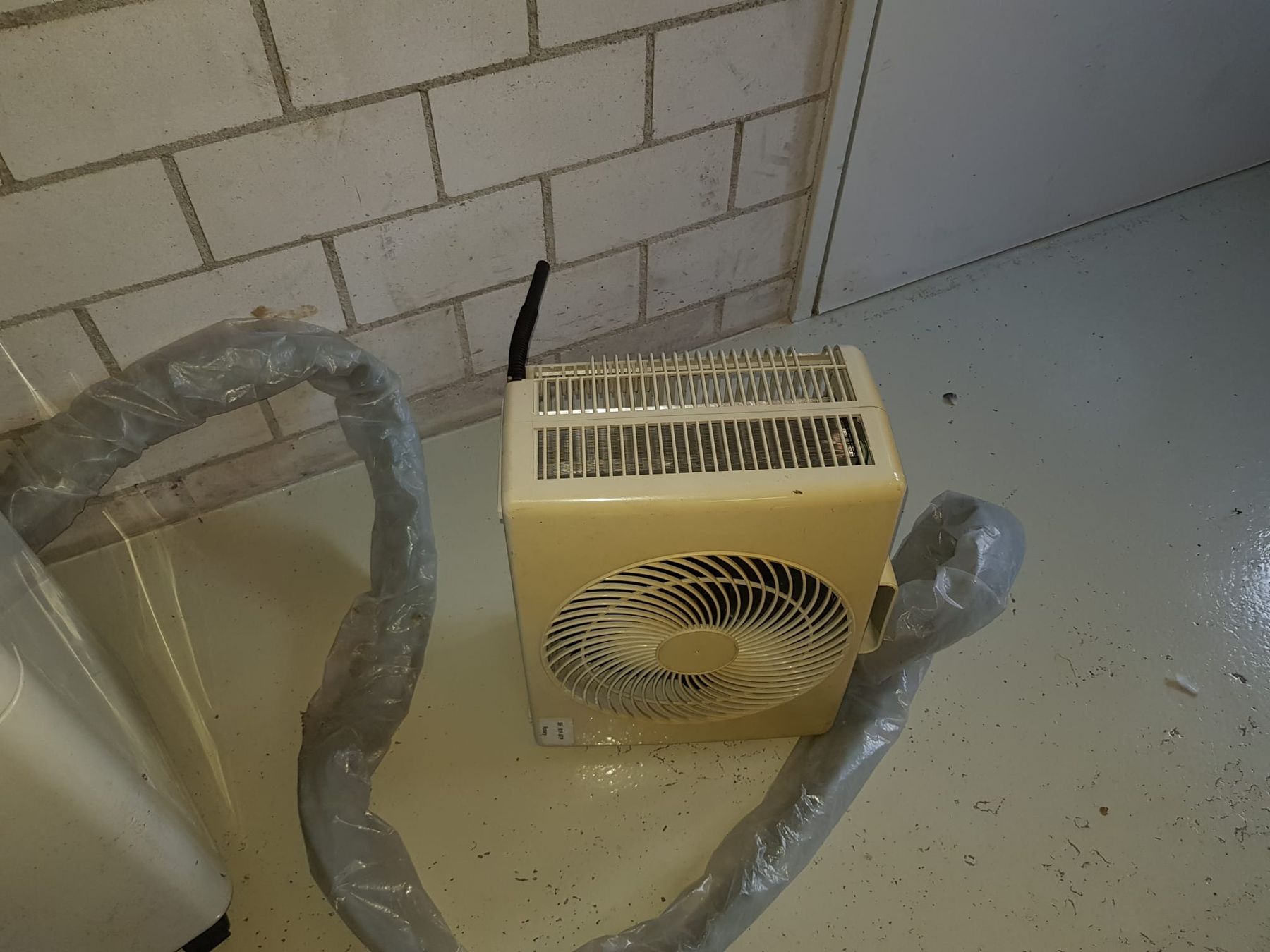 Climatiseurs: Defekte Klimaanlage. – Défectueux à basel par Fufu008 2