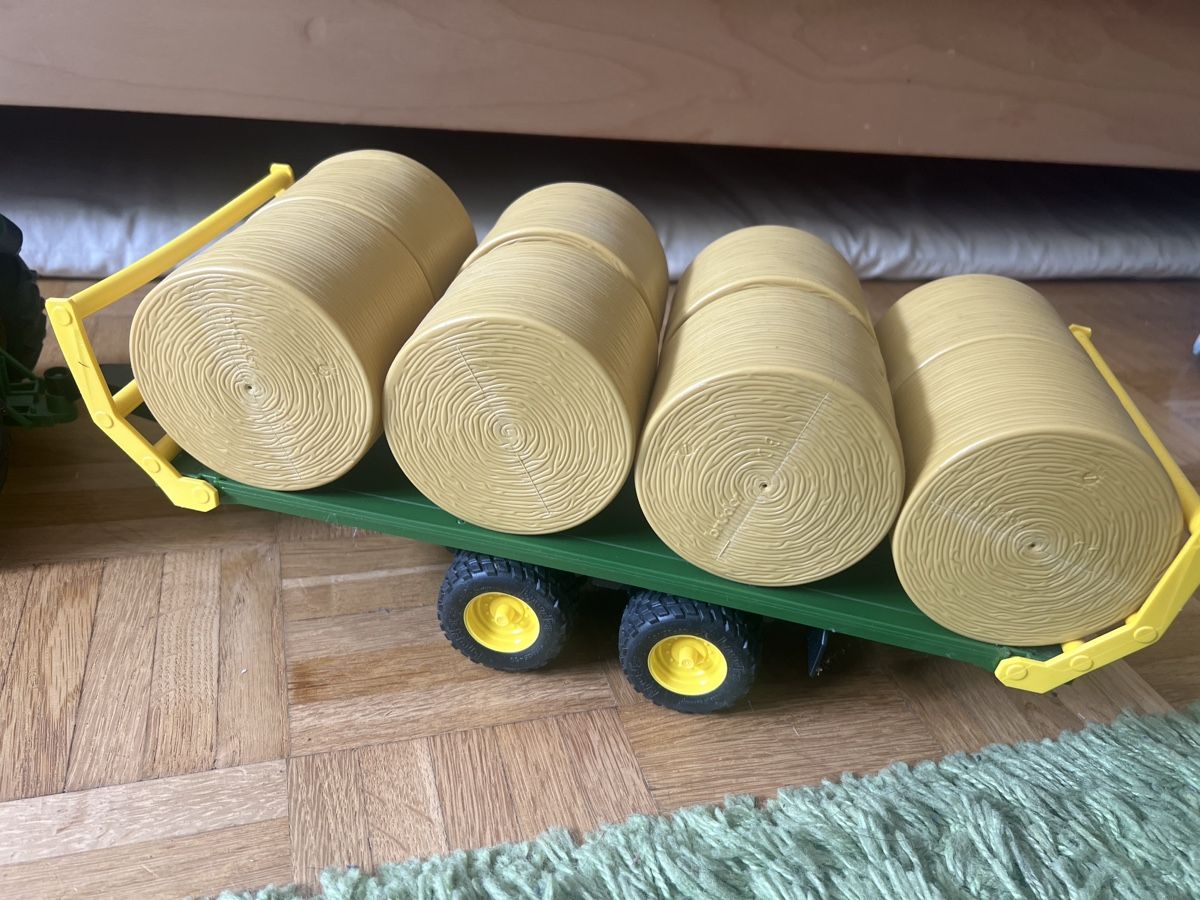 Spielzeuge: John Deere Traktor mit Ballenwagen und Ballen-Set – Gebraucht aus Zürich von Mss7676 3