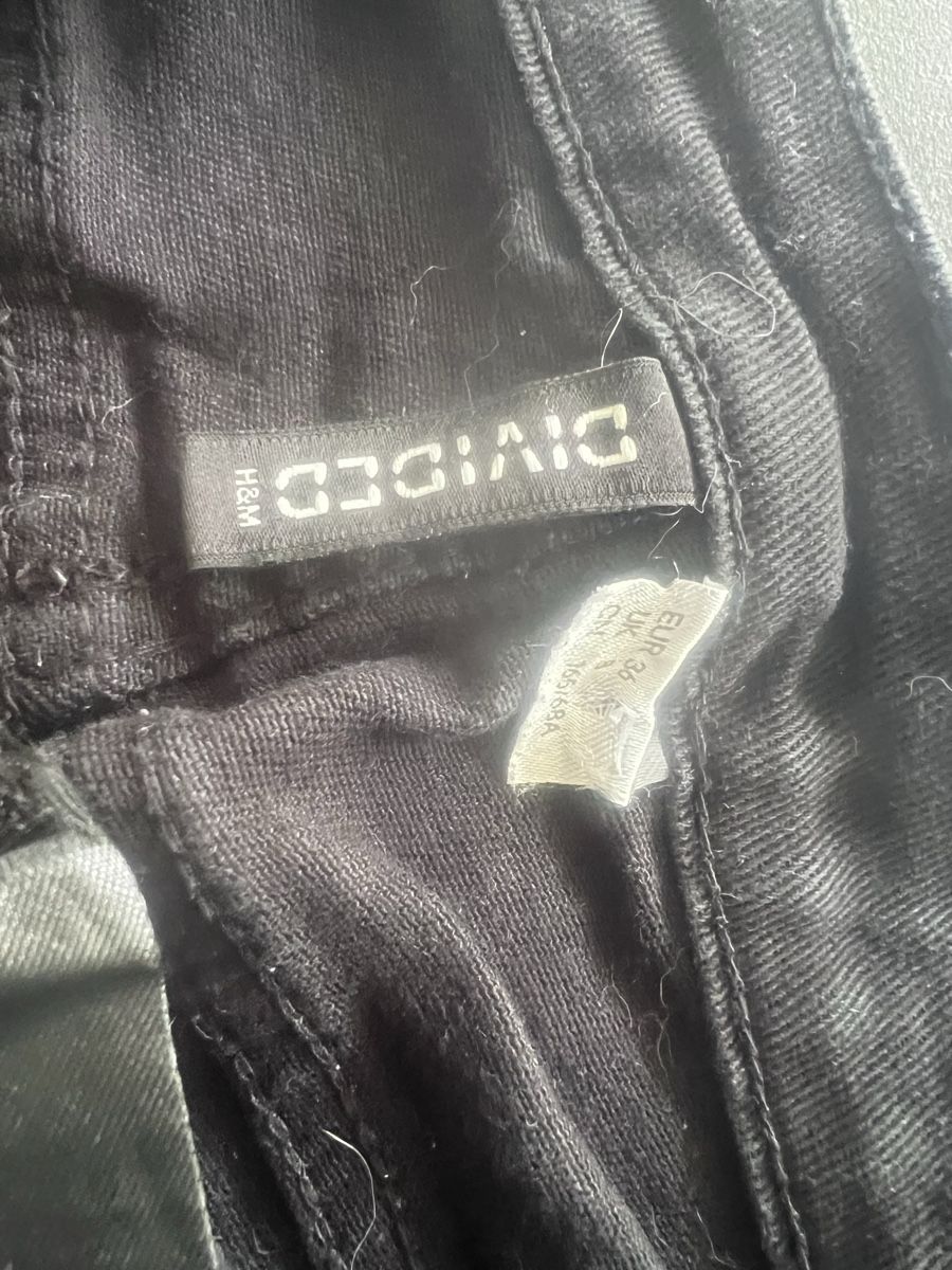 H&M Jeans: Schwarze Jeans von H&M Divided, Grösse 36 – Usato da Bilten venduto da and_6hjn 2