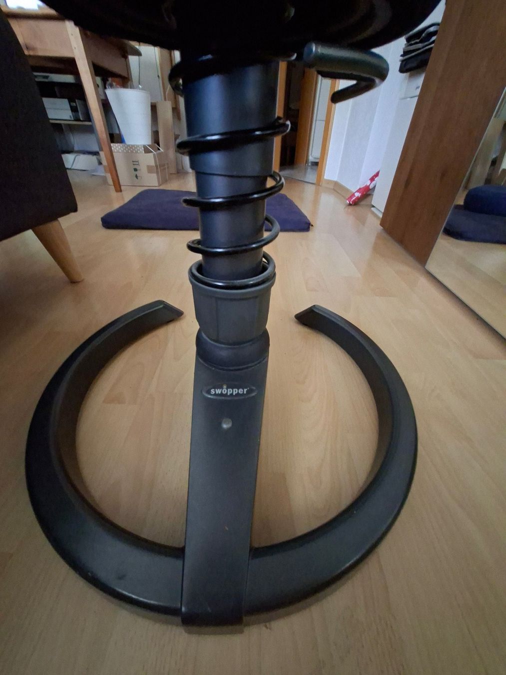 Sgabelli: Aeris Swooper - ergonomischer Bürohocker mit Gleiter – Usato da St. Gallen venduto da pevau62 3