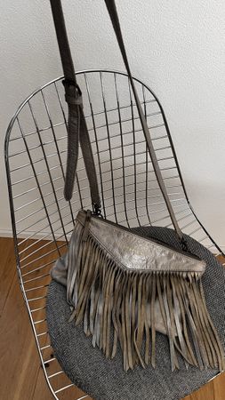 Echtleder Liebeskind Fransentasche Crossbody silber metallic