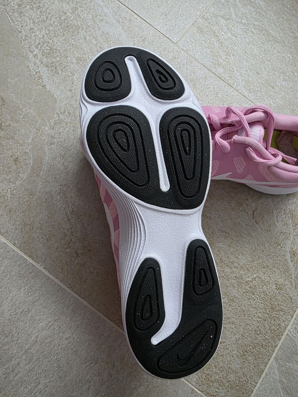 Nike Scarpe da donna: Nike Revolution 4 Damenschuhe, Gr. 38 – Nuovo e nell'imballaggio originale da Toffen venduto da ver_x68f 2