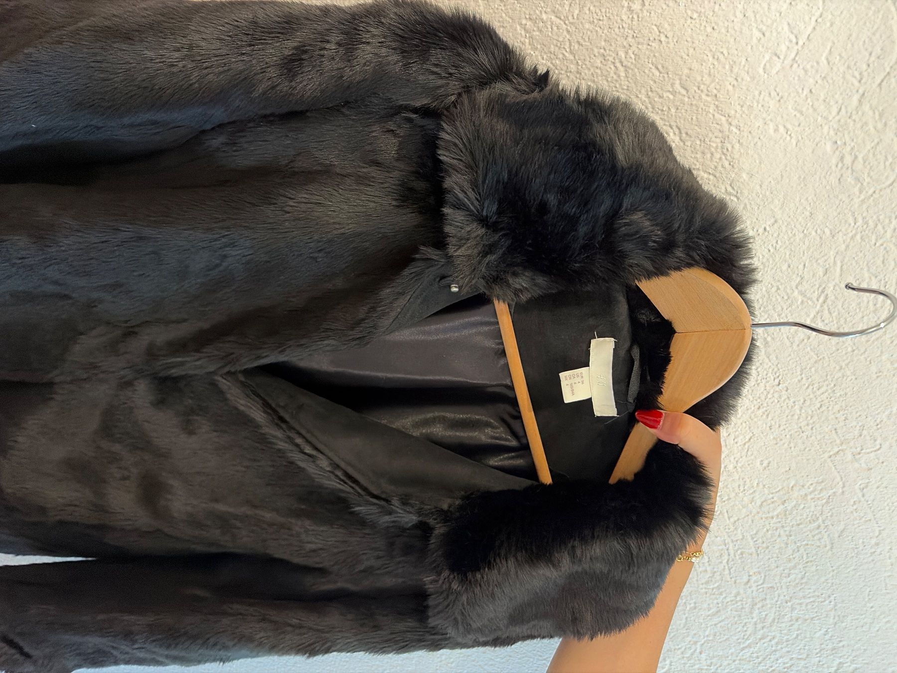 H&M Mäntel: Felljacke – Neu (gemäss Beschreibung) aus Männedorf von Emirseada 2