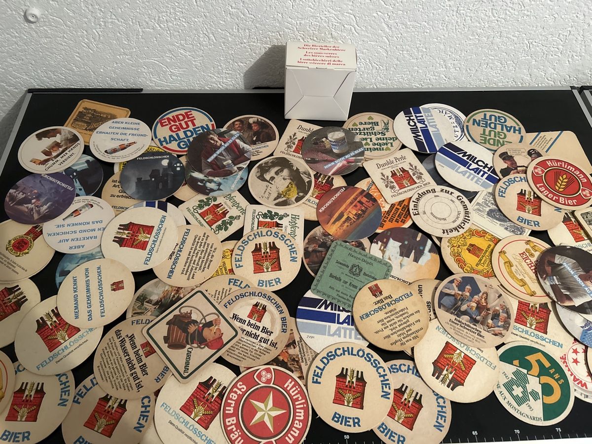 Feldschlösschen Dessous de verre: Bierdeckel Schweizer Markenbiere, Set – D'occasion à Schliern b. Köniz par Trebesch