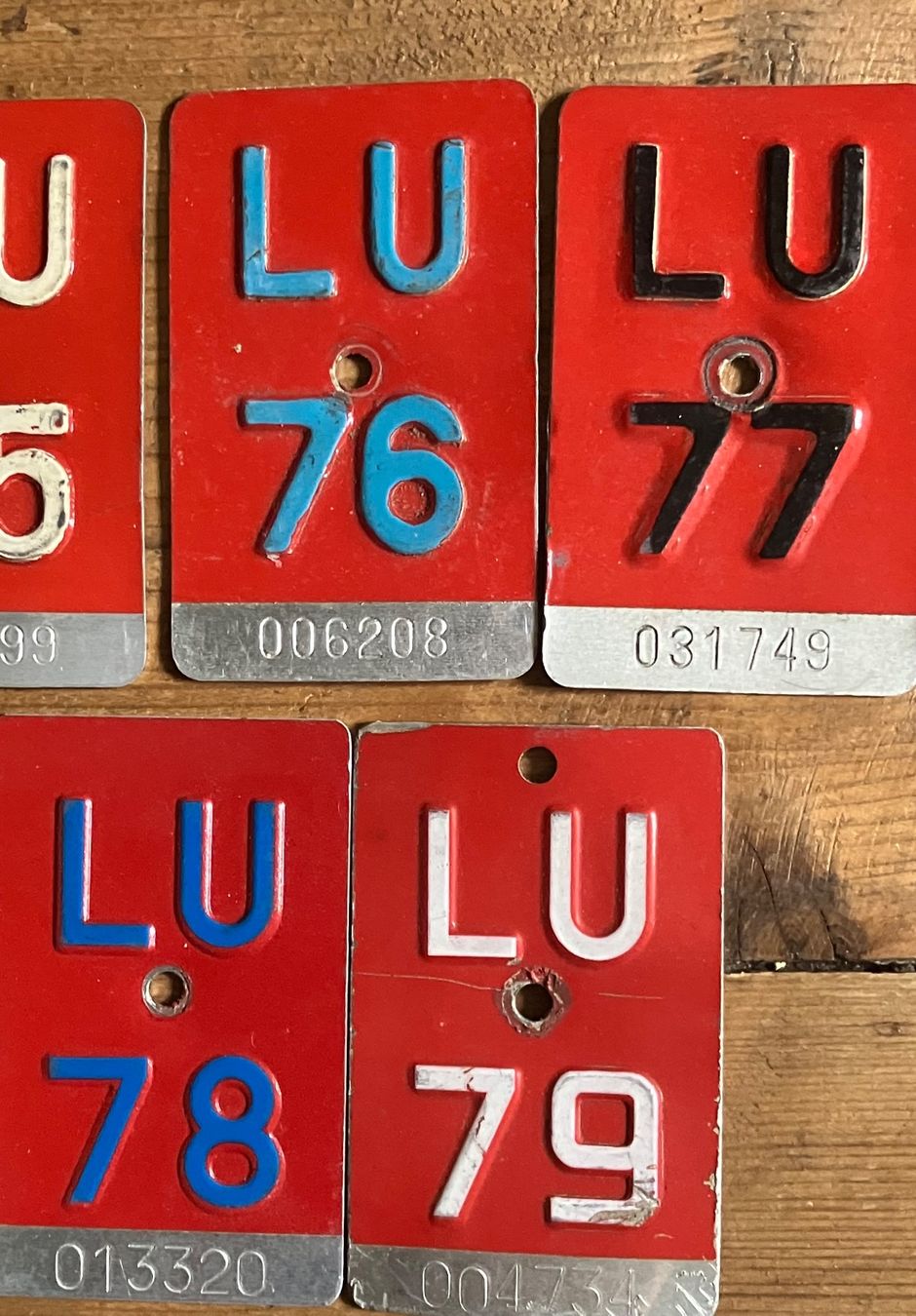 Insegne: Velonummern LU 76, 77, 78, 79, Preis pro Stück – Usato da Oberrüti venduto da Jomaru