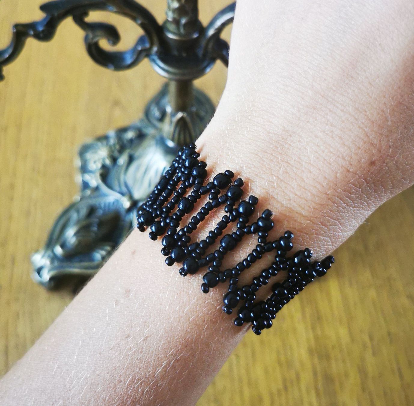 Bracciali & Braccialetti: New Gothic Perlenarmband mit Verschluss – Nuovo e nell'imballaggio originale da Münsingen venduto da InnaN