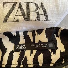 Zara Gonne: Zara Midi Rock – Usato da Basadingen venduto da ChristabelsCloset 1