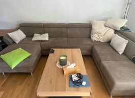 Bequemes Sofa mit Bettkasten