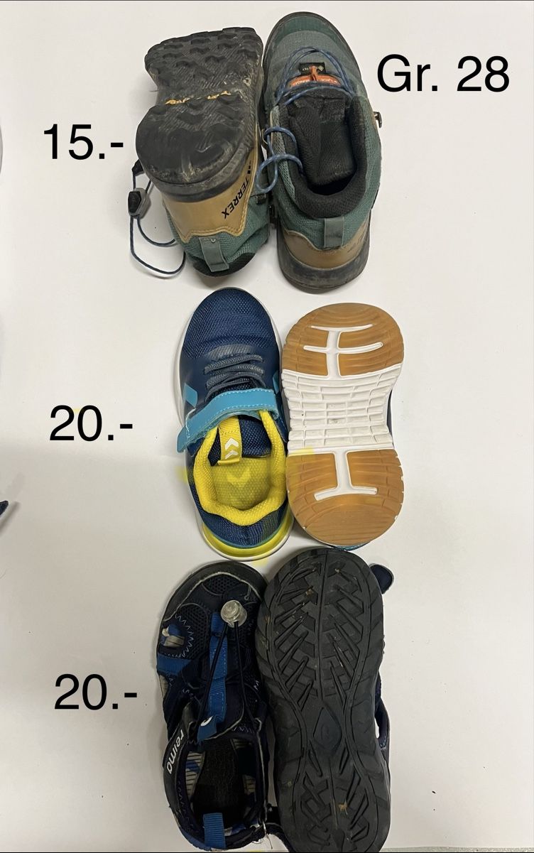 Chaussures garçon: Diverse Schuhe Gr. 25-31.5 – D'occasion à Flaach par JSchoch86 2