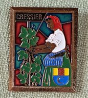J607 - Abzeichen Cressier Reben & Frau