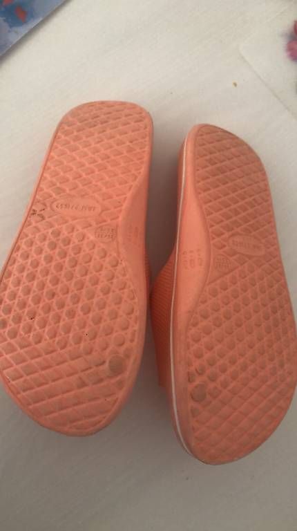 Scarpe da donna: Badesandalen Gr 36/37 – Usato da Oberbuchsiten venduto da etr_2jg5 2