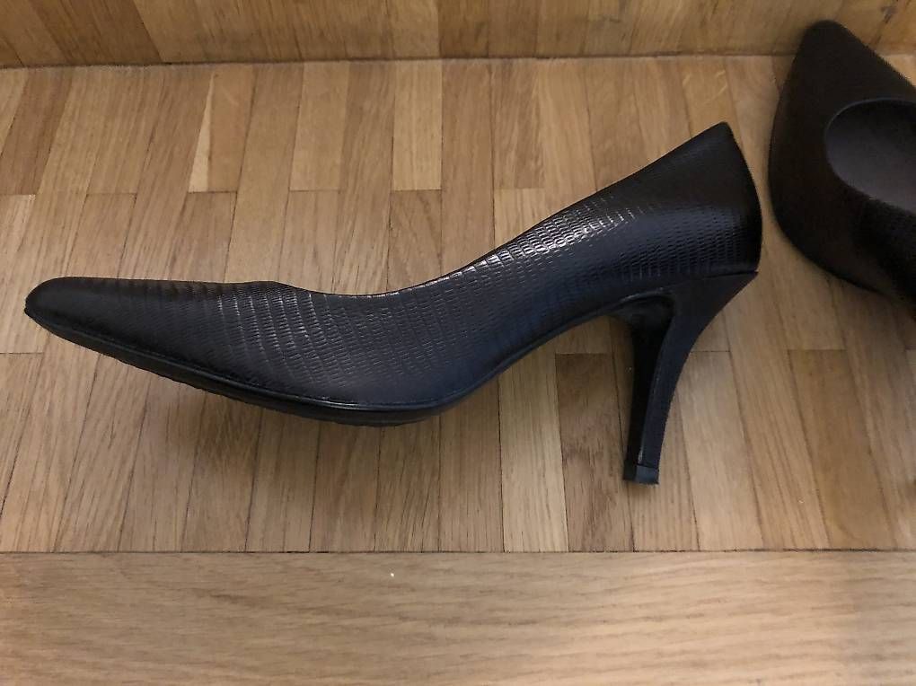 Scarpe da donna: Diverse Schuhe Pumps – Usato da Basel venduto da Sydney02 2