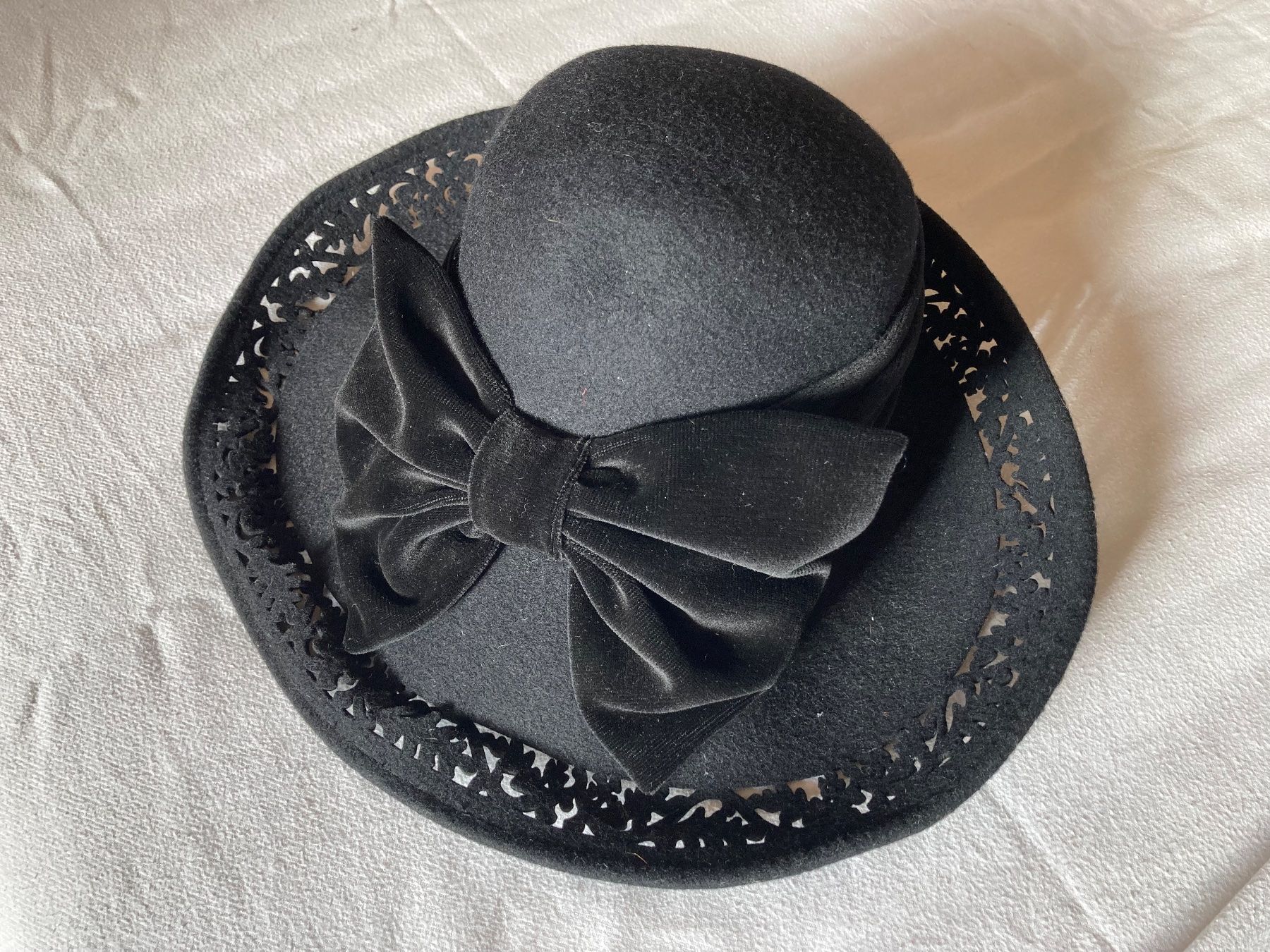 Hüte, Mützen & Caps: Damenhut schwarz elegant – Gebraucht aus Münchenstein von Connyj 1