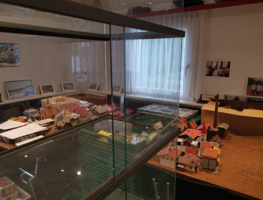 Vitrinen: Ausstellungsvitrine – Gebraucht aus St. Margrethen SG von tribeli98 5
