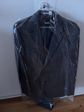Boss Designer Anzug Gr.48 neuwertig ab Wäscherei!