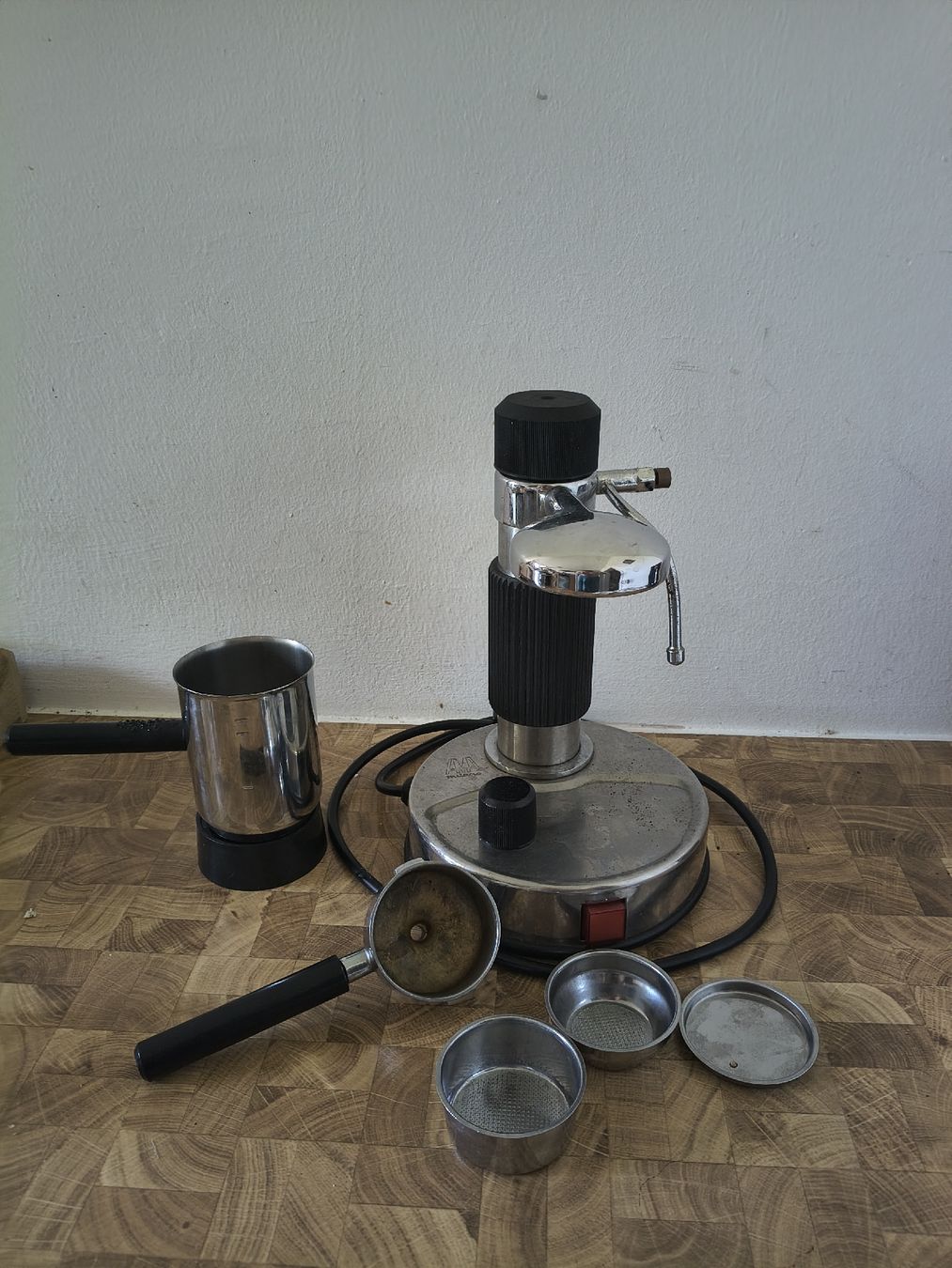 Macchine per caffè & Macchine per espresso: AMA Milano Espresso Machine Used - No Steam Function  – Difettoso da Zürich venduto da TrainLine 1
