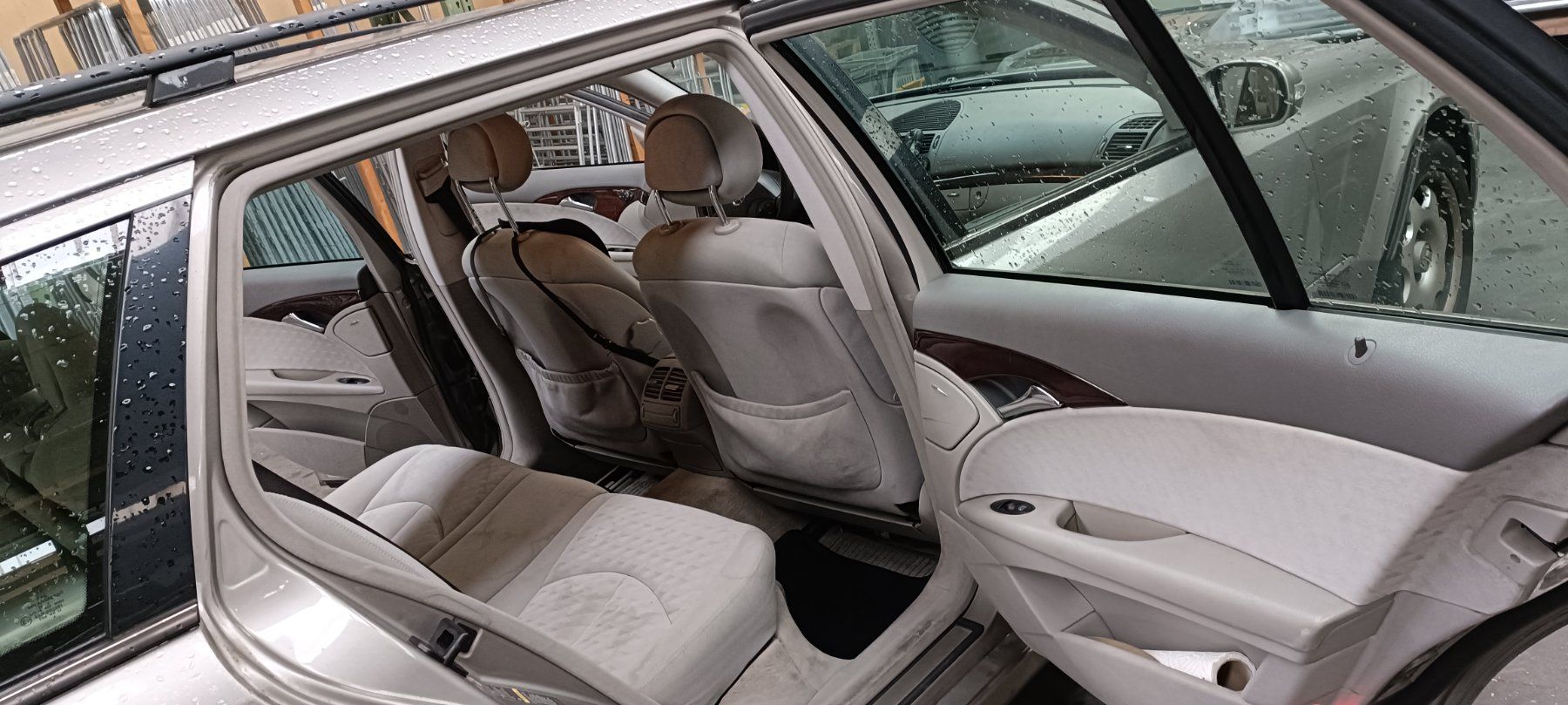 Mercedes-Benz Automobili: Mercedes Benz E 240 T – Usato da Däniken SO venduto da thumbnail 8