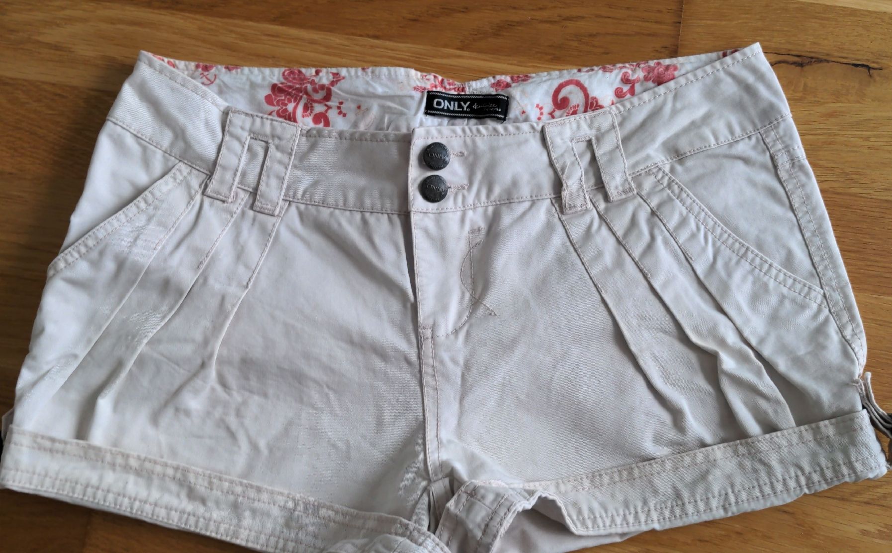 Only Pantaloni: Coole Sommer-Shorts von ONLY, hellrosa Grösse 38 – Usato da Sutz venduto da Rawypp
