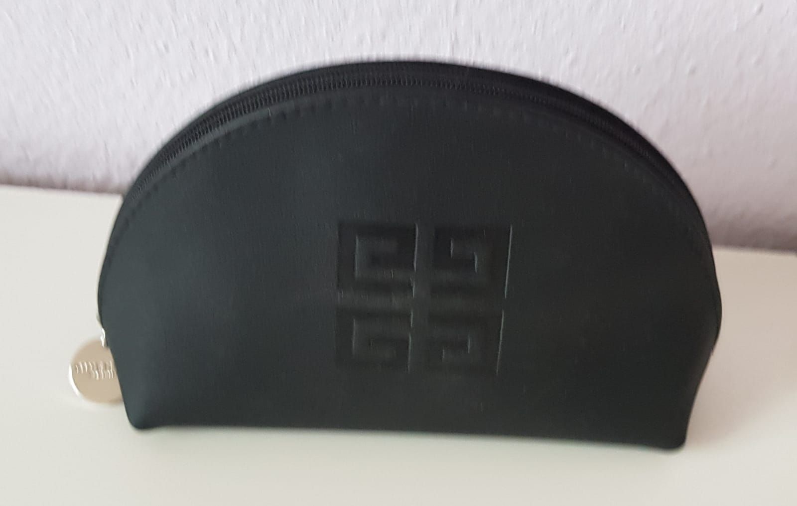 Givenchy Custodie per cosmetici: Trousse de maquillage pochette Givenchy noire – Nuovo e nell'imballaggio originale da Versoix venduto da aline_b 2
