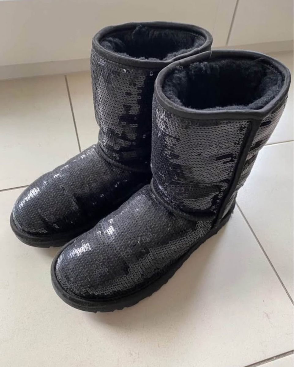 Ugg Scarpe da donna: Ugg Boots mit Pailletten Gr. 37 schwarz – Usato da Ellikon an der Thur venduto da Bali1999