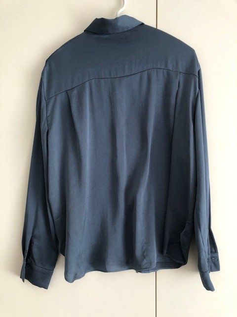 C&A Camicette: Weichfliessende Taubenblaue Bluse, C&A, 42, Viscose – Usato da Hünenberg See venduto da dustein 1