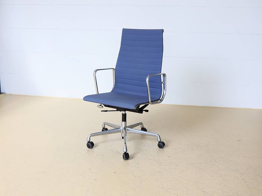 Vitra Stühle: Vitra Eames Bürostuhl EA 119 – Gebraucht aus Meinisberg von atelier_TILIJA