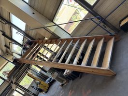 Holztreppe mit Geländer gute gebrauchte Zustand 300cm