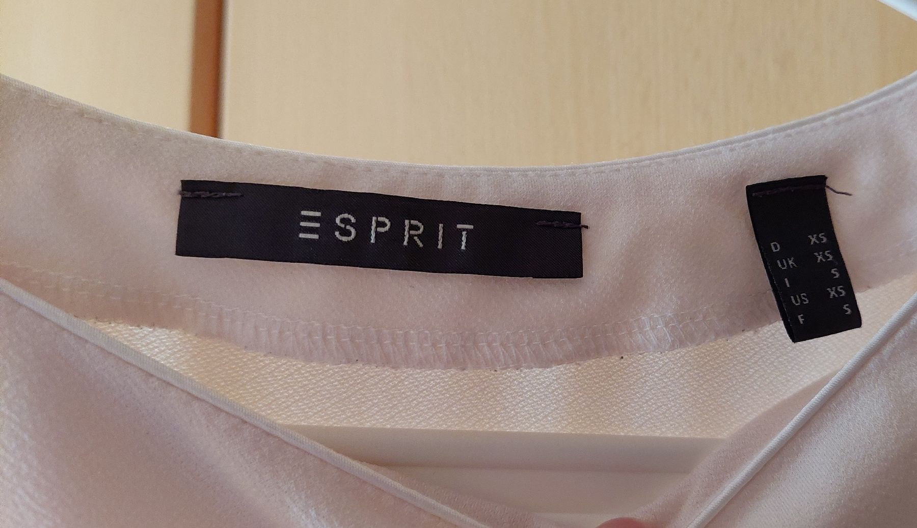 Esprit Camicette: Damen Bluse Esprit weiss Grösse XS – Usato da Schmidrüti venduto da Novemberchind 1